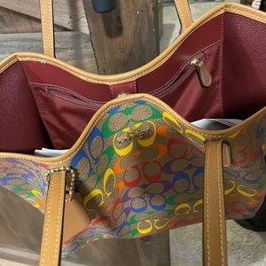 LIKE NEW COACH TOTE 👜 pride Line reversible maroon inside.